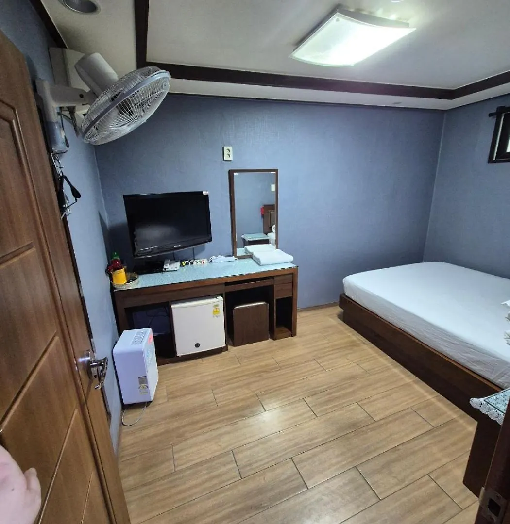Joyful Stay Seoul 0*,  South Korea
